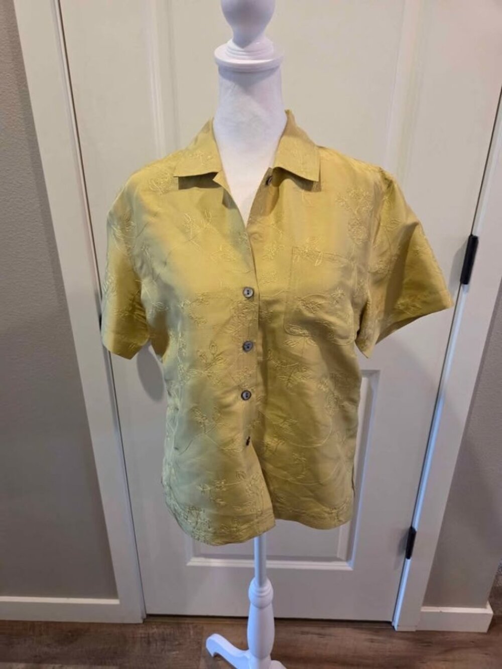 Vintage Kathryn Wang 100% silk blouse size small